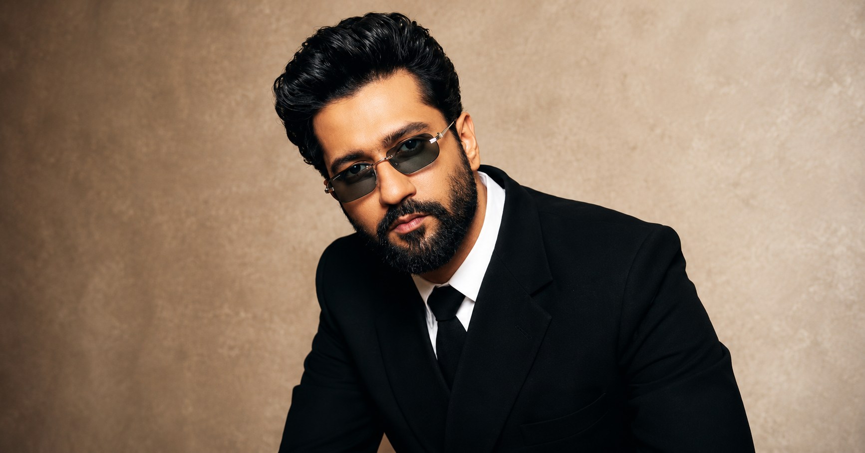 ভিকি কৌশল, Vicky Kaushal, ক্যাটরিনা কাইফ, Katrina Kaif, বলিউড তারকা, Bollywood Star, সমালোচনার জবাব, Response to Criticism, সামাজিক যোগাযোগমাধ্যম, Social Media, নেটিজেনদের ট্রোলিং, Online Trolling, পাবলিক ফিগার, Public Figure, গঠনমূলক সমালোচনা, Constructive Criticism, দাম্পত্য জীবন, Married Life, খ্যাতি ও দায়িত্ব, Fame and Responsibility, বলিউড হার্টথ্রব, Bollywood Heartthrob, তারকা জুটি, Celebrity Couple, ভাইরাল মন্তব্য, Viral Comment, রাজস্থান বিয়ে, Rajasthan Wedding, বিহান, Vihaan